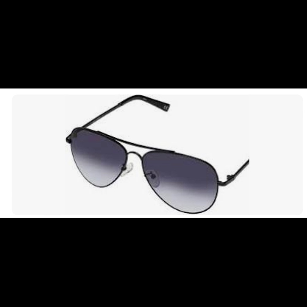 Le Specs fly high in black